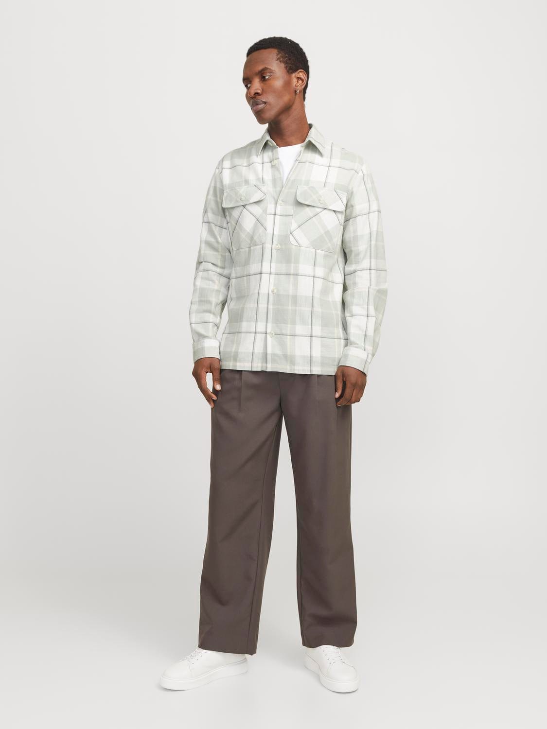 model_shot-front_full